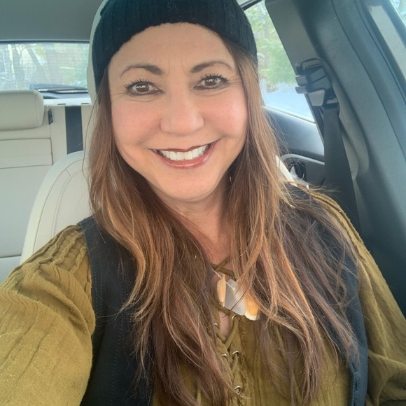 Meet your Posher, Jacque - Picture 1 of 5